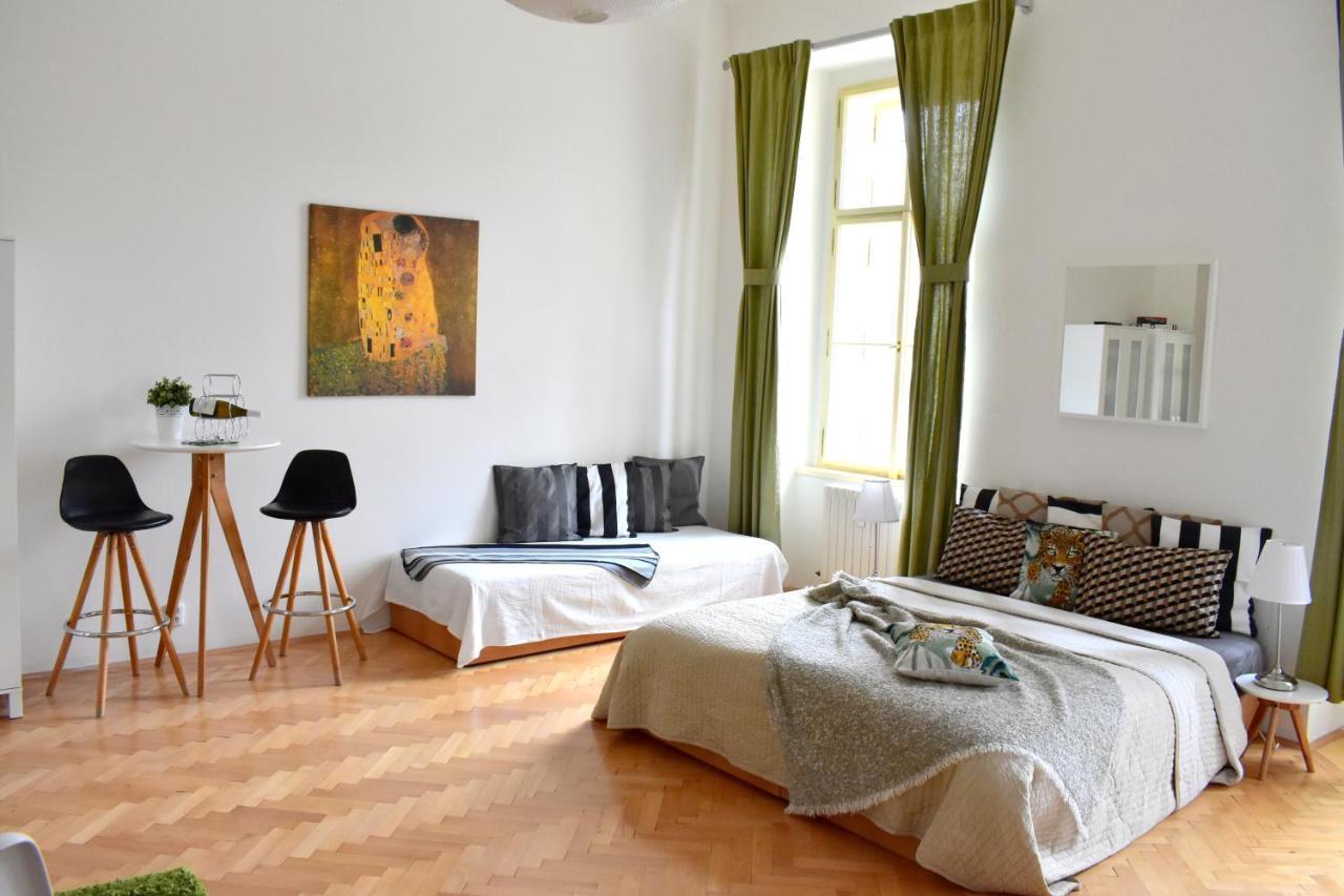 Wellness Apartments Florenc Praha Bagian luar foto